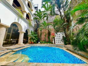 Mansión con suites, piscina, jacuzzi y rooftop
